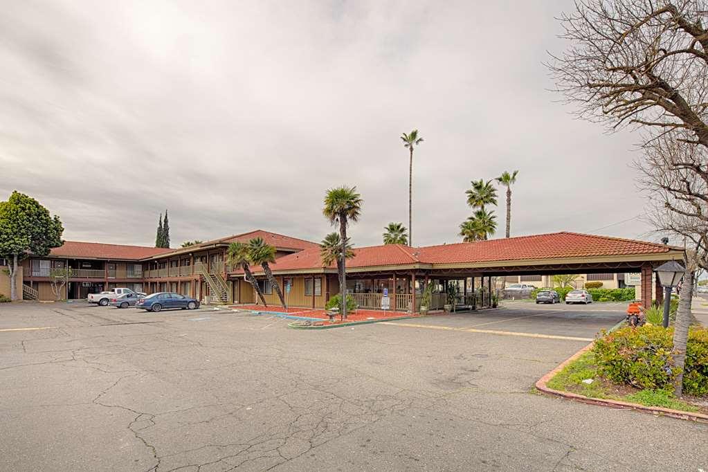 Hotel Ramada By Wyndham Modesto Yosemite Area Exterior foto
